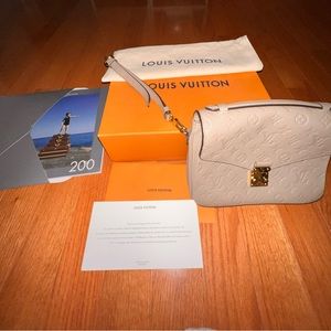 Louis Vuitton Pochette Métis in Tan